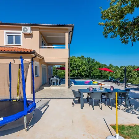 Сasa de vacaciones Mia In Labin, A Two With Pool Close To The Sea