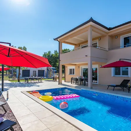 Mia In Labin, A Two With Pool Close To The Sea Сasa de vacaciones